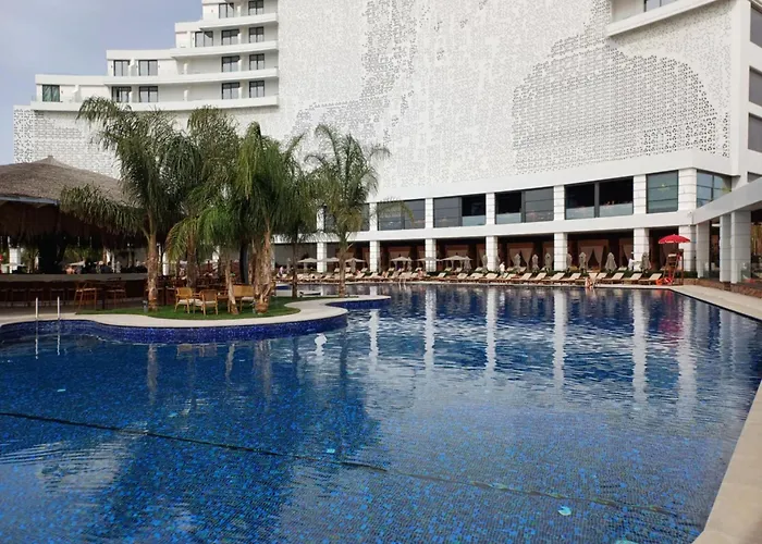 Grand Saphire Apartment-i Апартаменты Trikomo